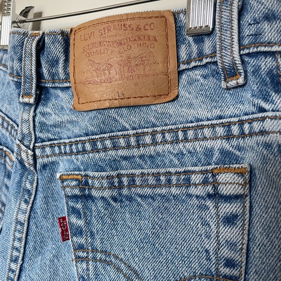 Levi’s Denim Cut-Off Shorte - Picture 3 of 3